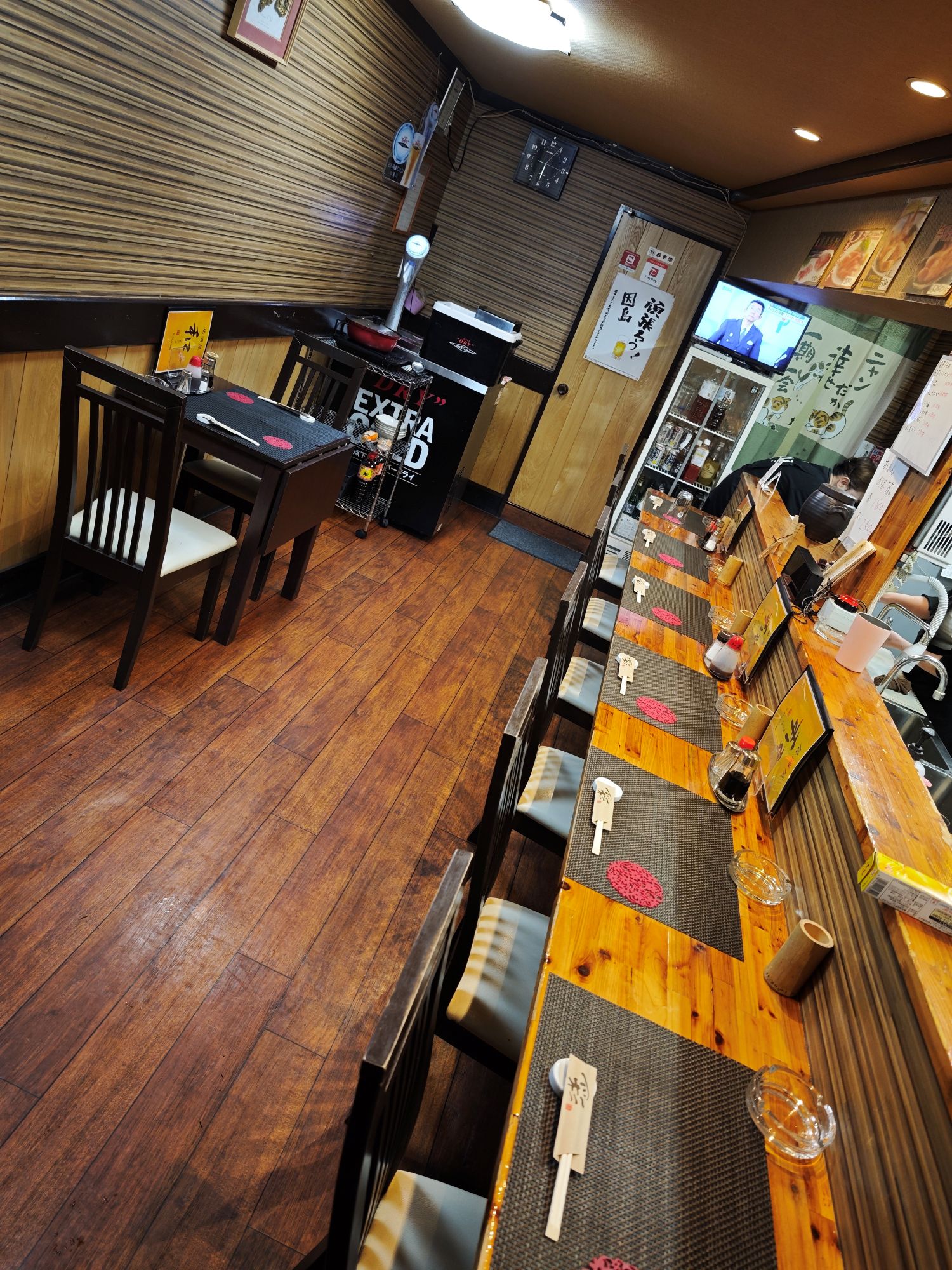 居酒屋 和の落ち着いた雰囲気のテーブル席